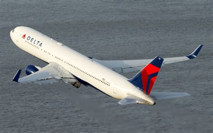 Does AA 767 300 have TV