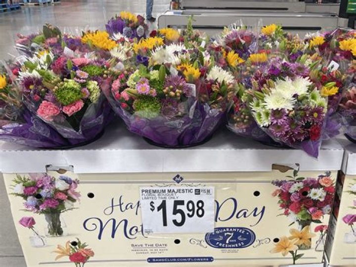 Does Sams Club carry fresh flowers