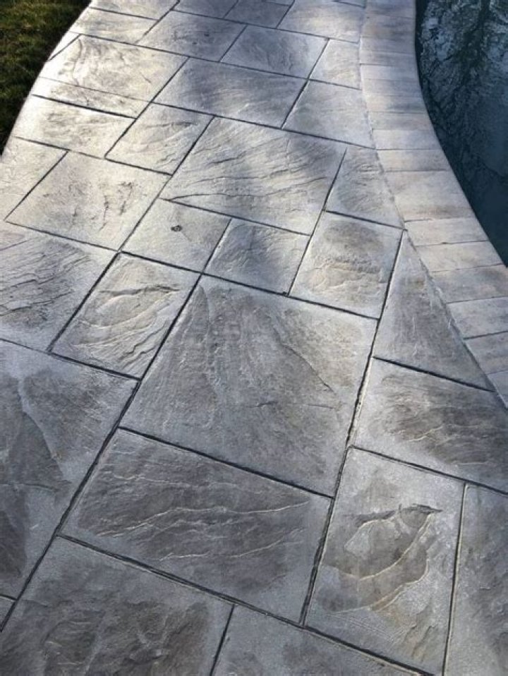 Does stamped concrete get slippery when wet