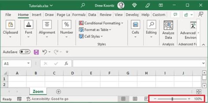 How can you use the buttons on either side of the zoom slider