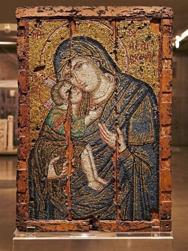 How did Byzantine artists create mosaics