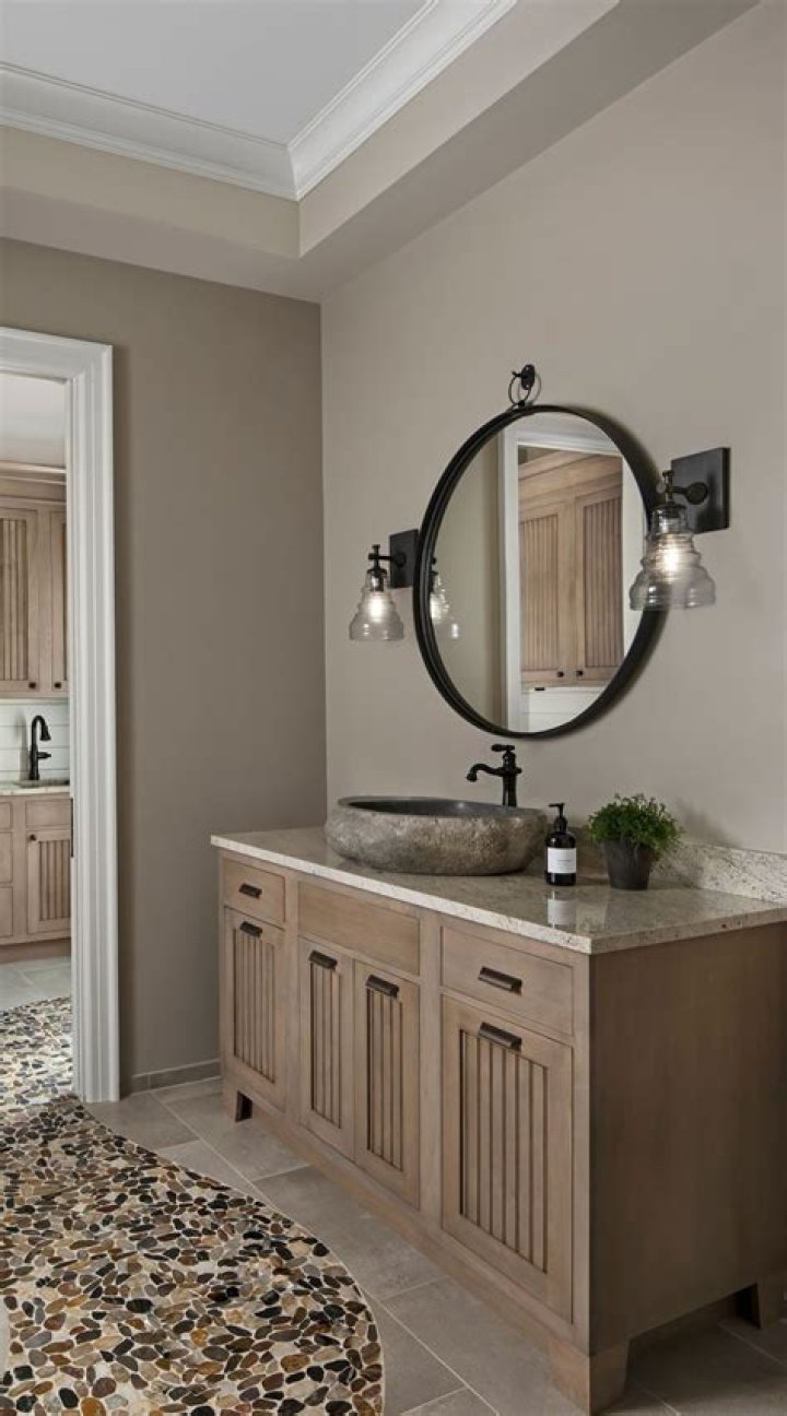 How do I choose a bathroom cabinet