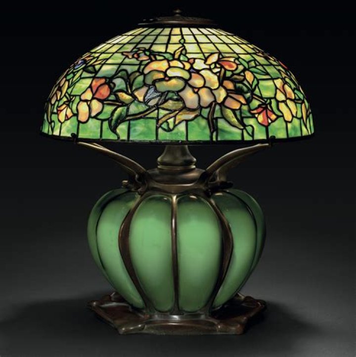 How do you know if its a real Tiffany lamp