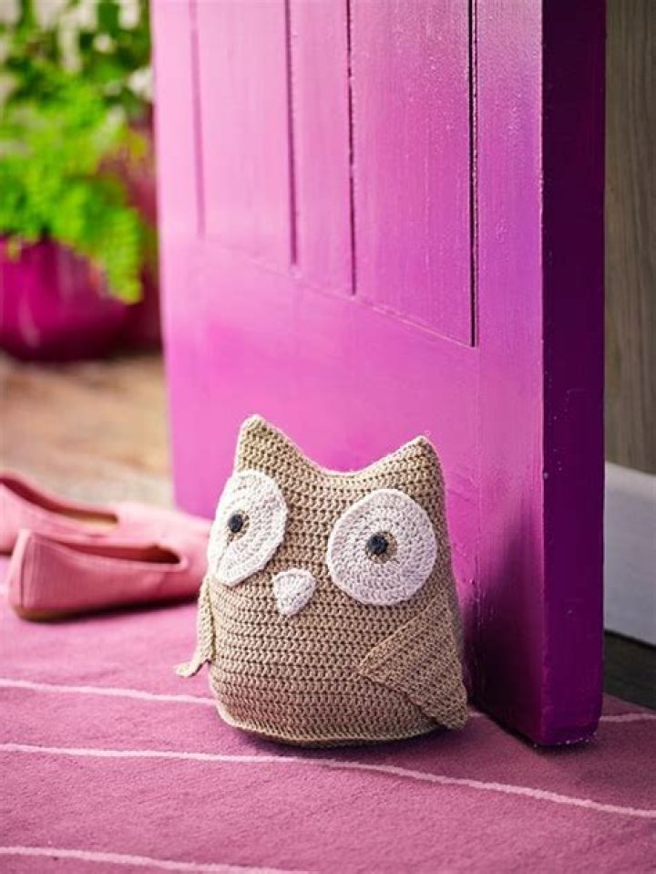 How do you make an owl door stopper