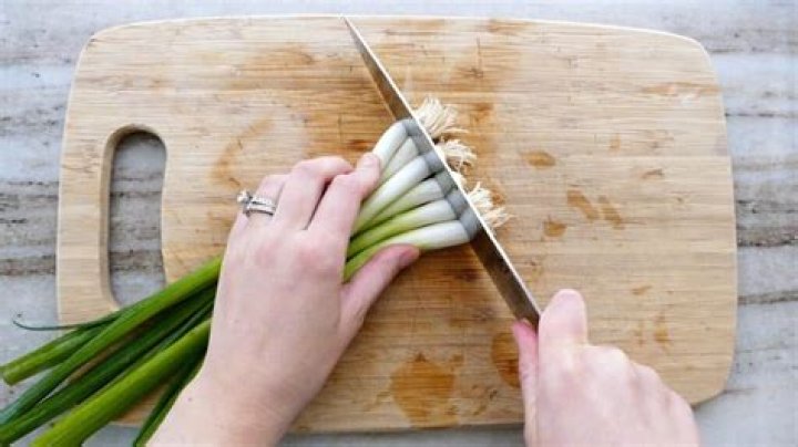 How do you prune scallions