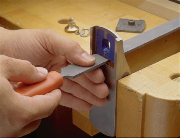 How do you set up a block plane