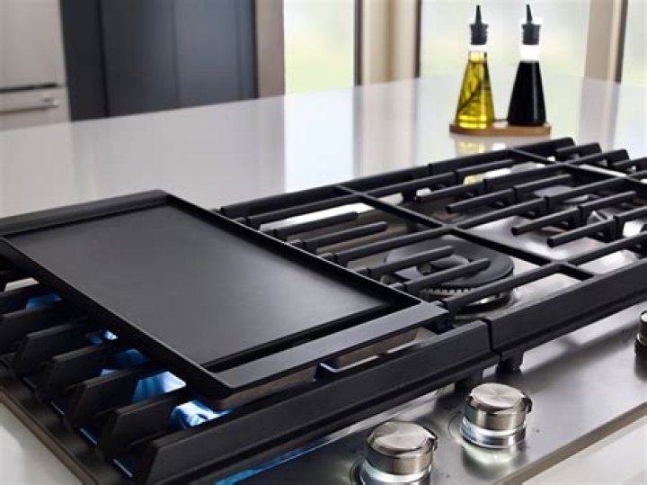 How do you use a gas stove on a griddle