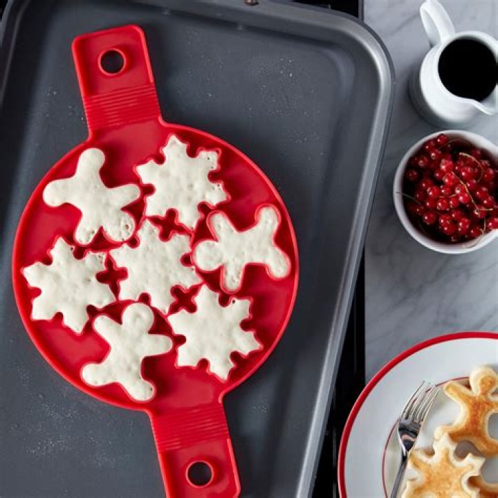 How do you use a silicone flipper for pancakes