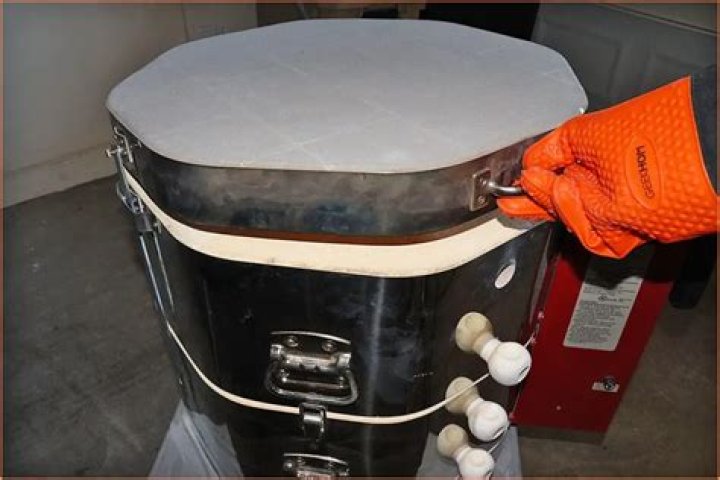 How hot does a ceramic kiln get