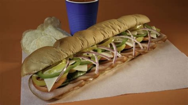 How many does a Jersey Mikes Giant Sub feed