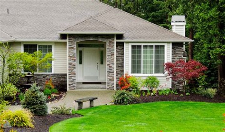 How much does it cost to mulch a flower bed