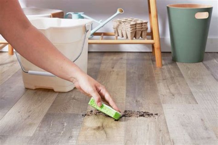 What can you use to clean laminate floors