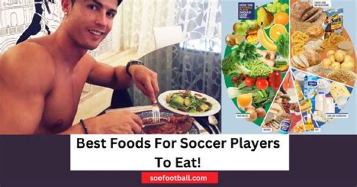 What do professional soccer players eat before a game