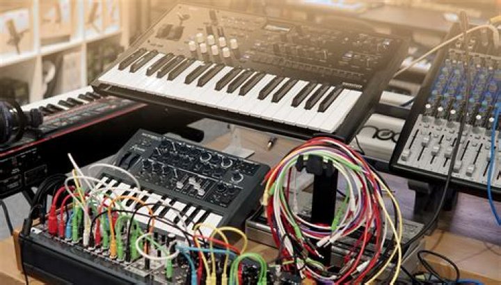 What is the sound source of a synthesizer