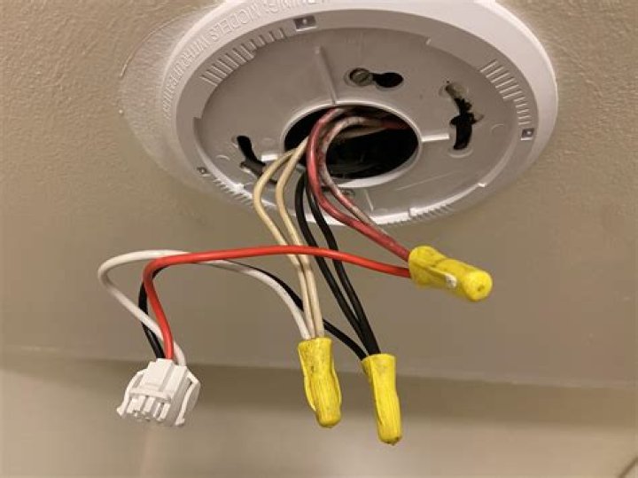 What type of wire is used for smoke detectors