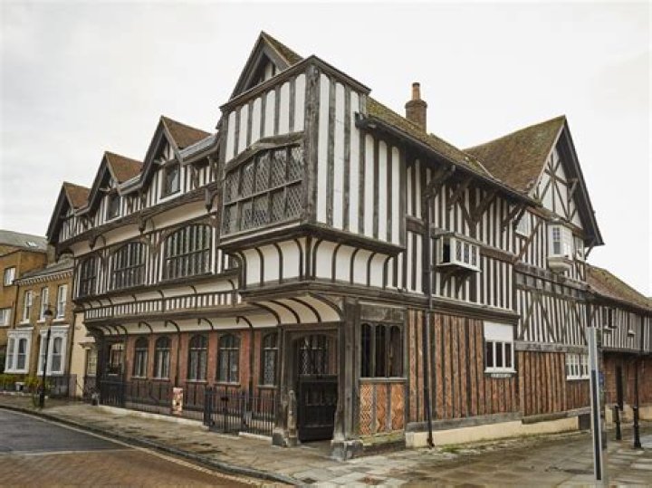 What were houses like in the 16th century