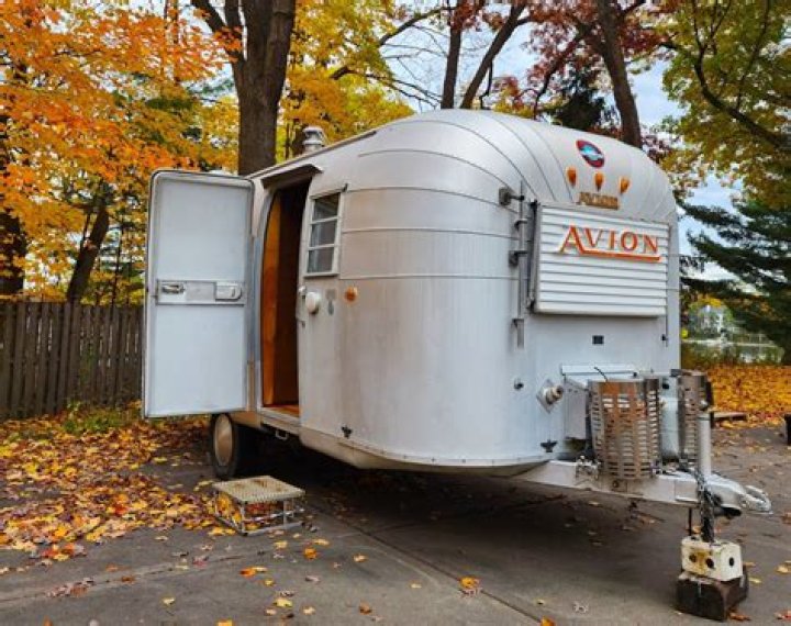 Who made Avion campers