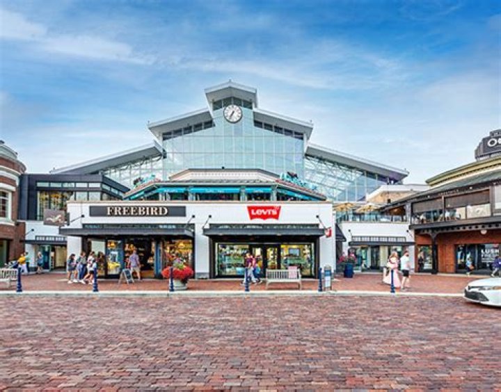 Who owns Easton Town Center