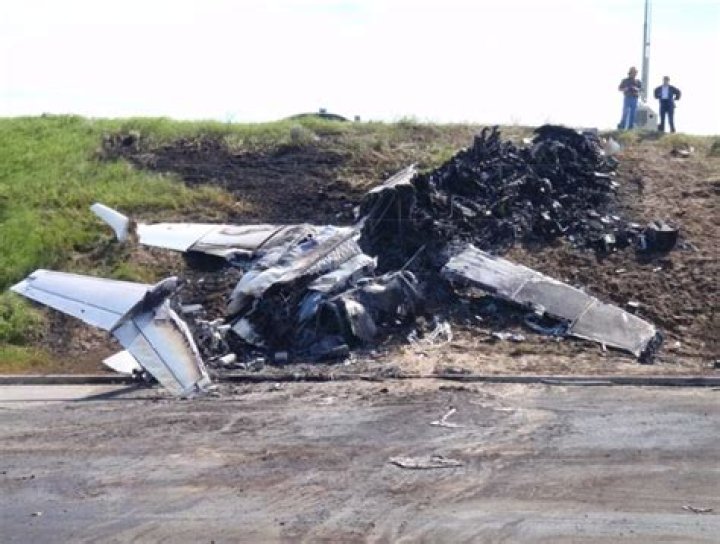 Who was in the plane crash with Travis Barker