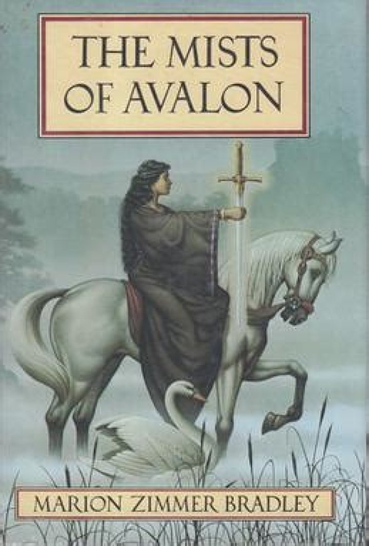 Who wrote The Mists of Avalon