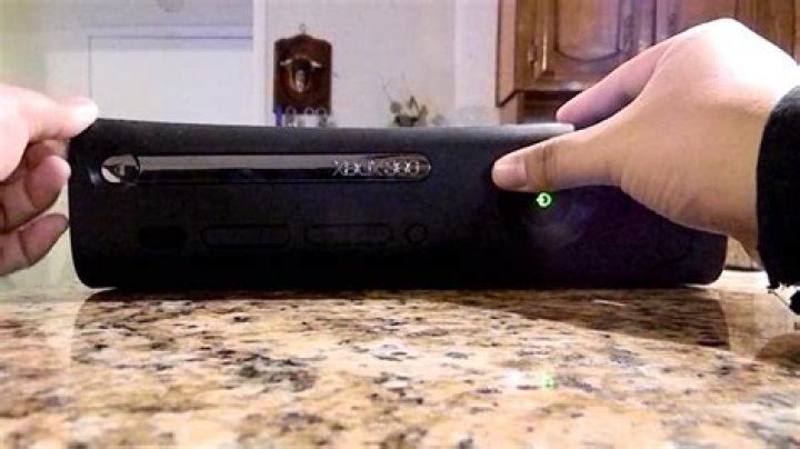 Why wont my Xbox 360 tray stay closed